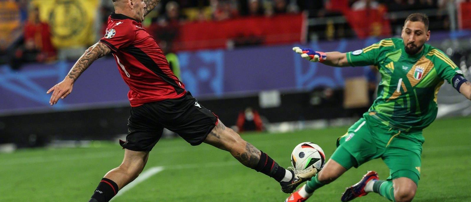 jinnianhui 金年会 轮播图 都市休闲运动装备展示